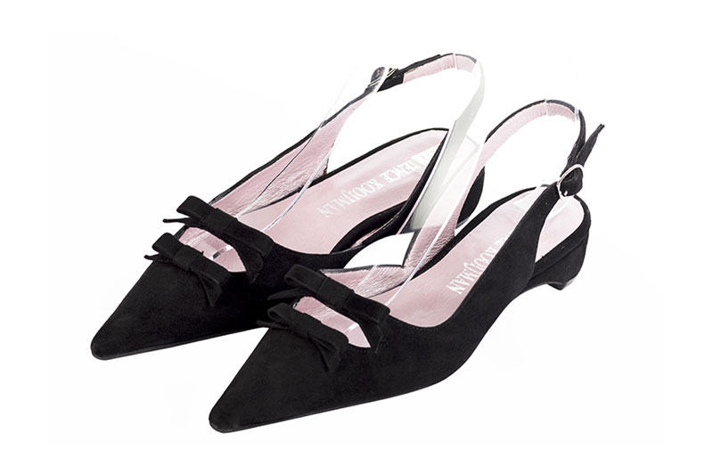 Matt black women's open back shoes, with a knot. Pointed toe. Flat kitten heels. Front view - Florence KOOIJMAN